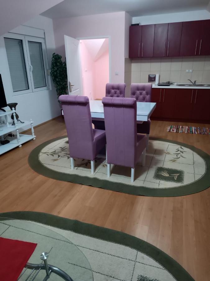 Stan Na Dan J & M Apartment Vrsac Luaran gambar